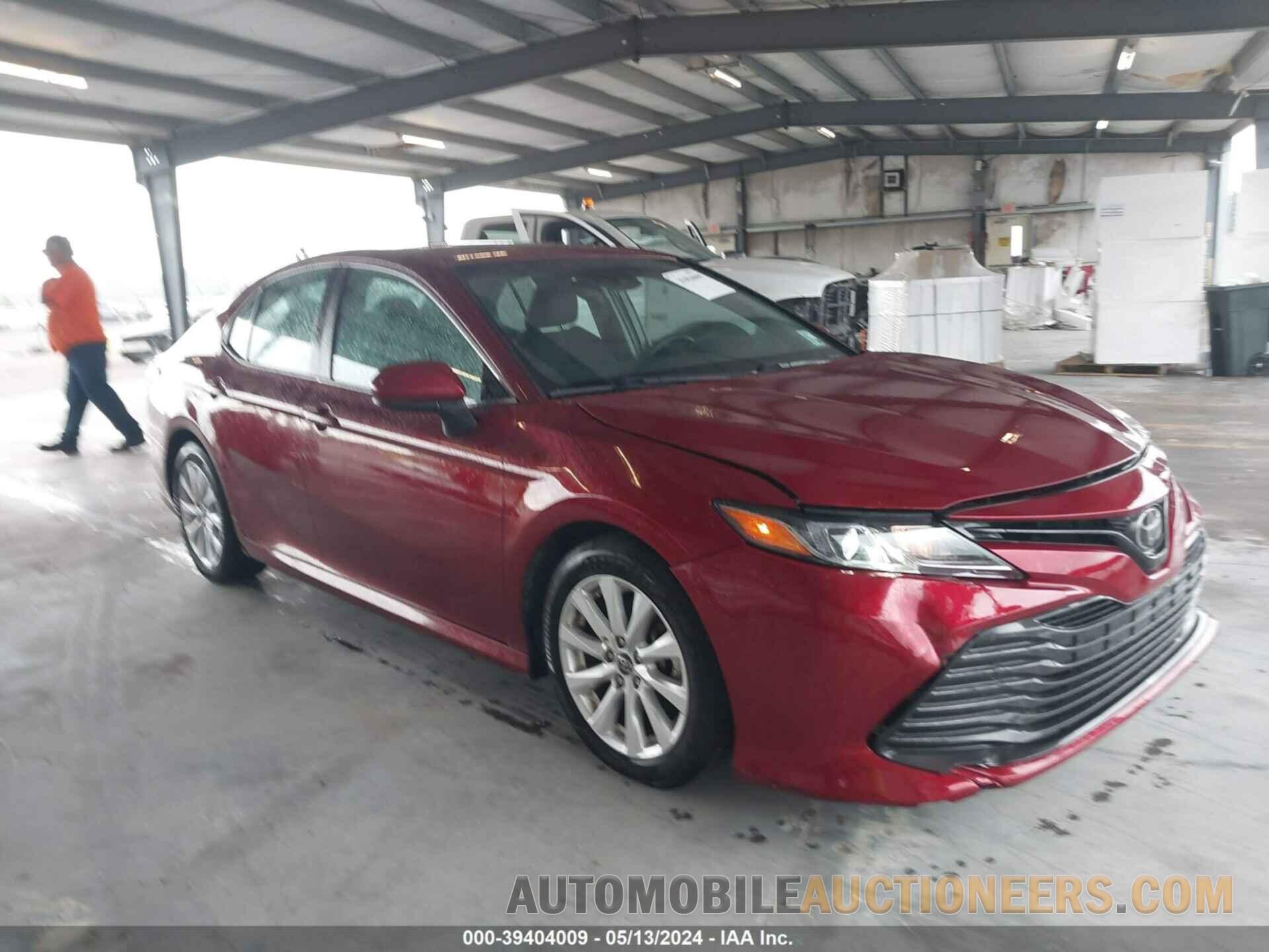 4T1B11HK8JU553826 TOYOTA CAMRY 2018