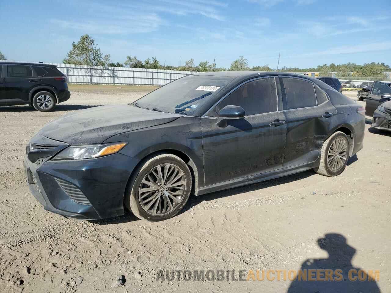 4T1B11HK8JU555608 TOYOTA CAMRY 2018