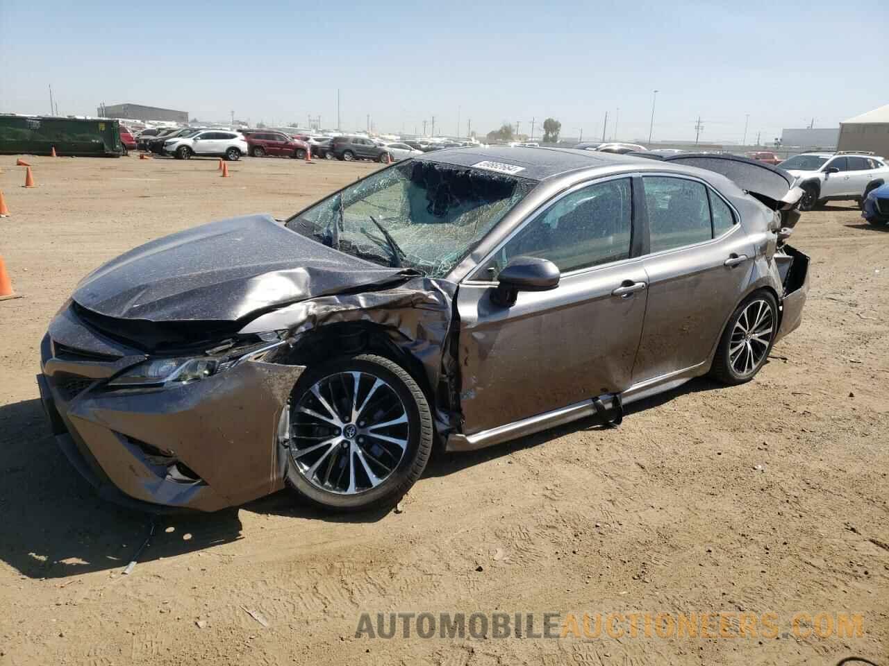 4T1B11HK8JU555902 TOYOTA CAMRY 2018