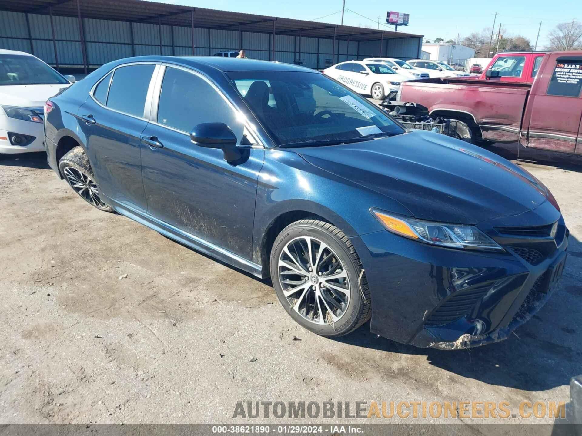 4T1B11HK8JU558587 TOYOTA CAMRY 2018