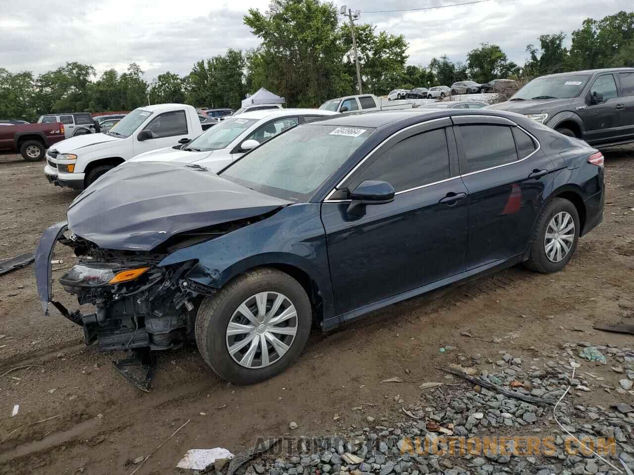 4T1B11HK8JU560520 TOYOTA CAMRY 2018