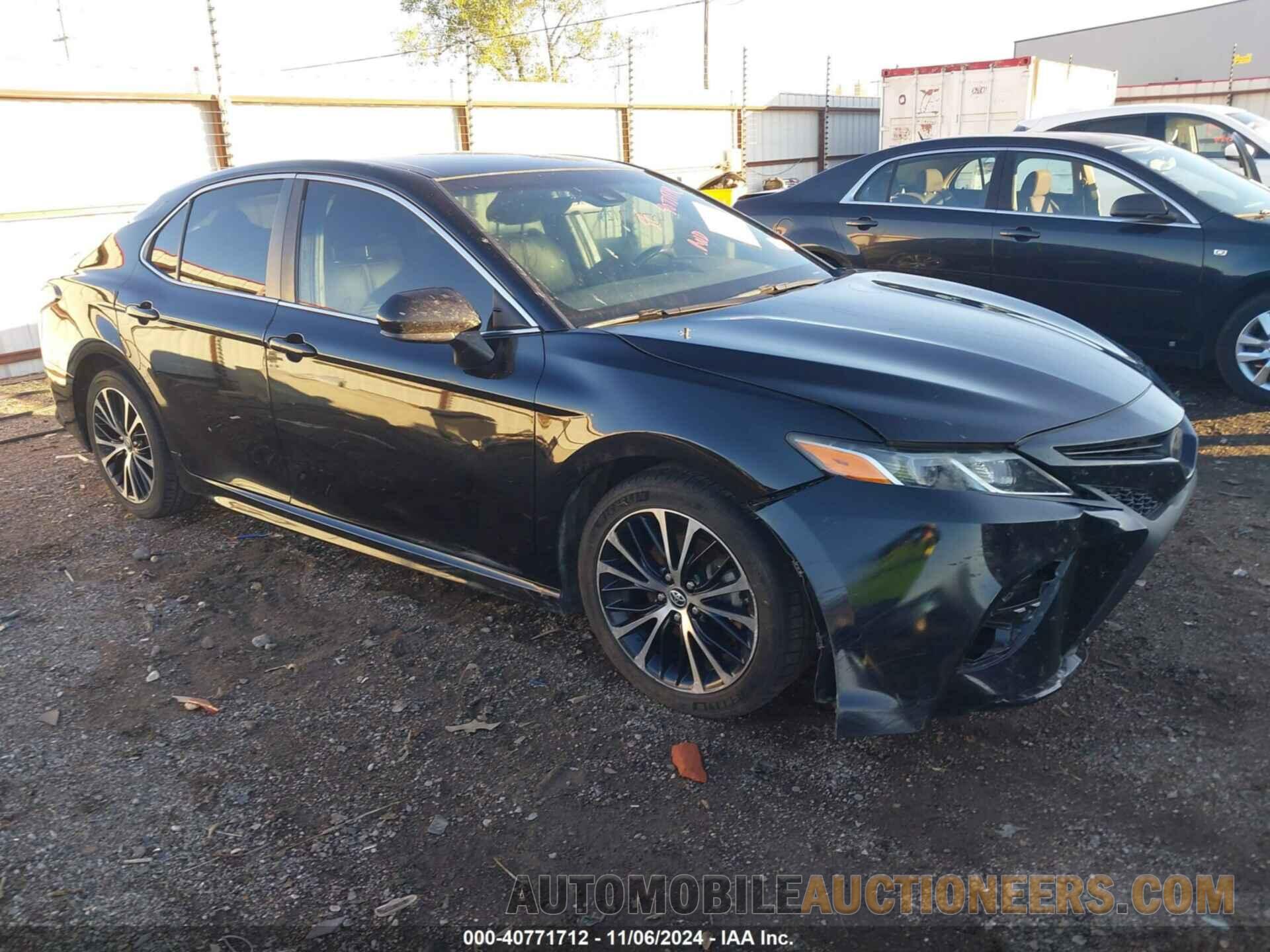 4T1B11HK8JU561327 TOYOTA CAMRY 2018