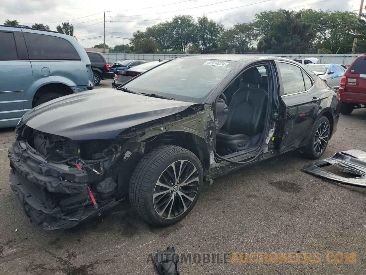 4T1B11HK8JU562493 TOYOTA CAMRY 2018