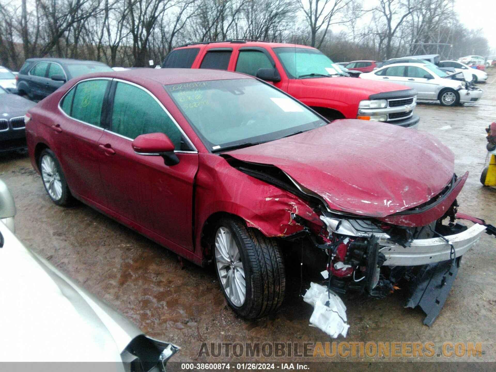 4T1B11HK8JU562798 TOYOTA CAMRY 2018