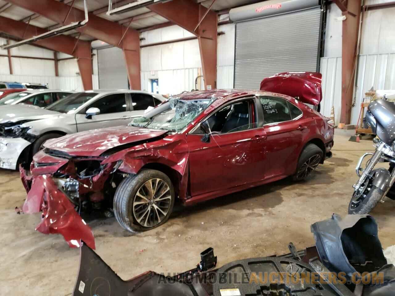 4T1B11HK8JU562834 TOYOTA CAMRY 2018