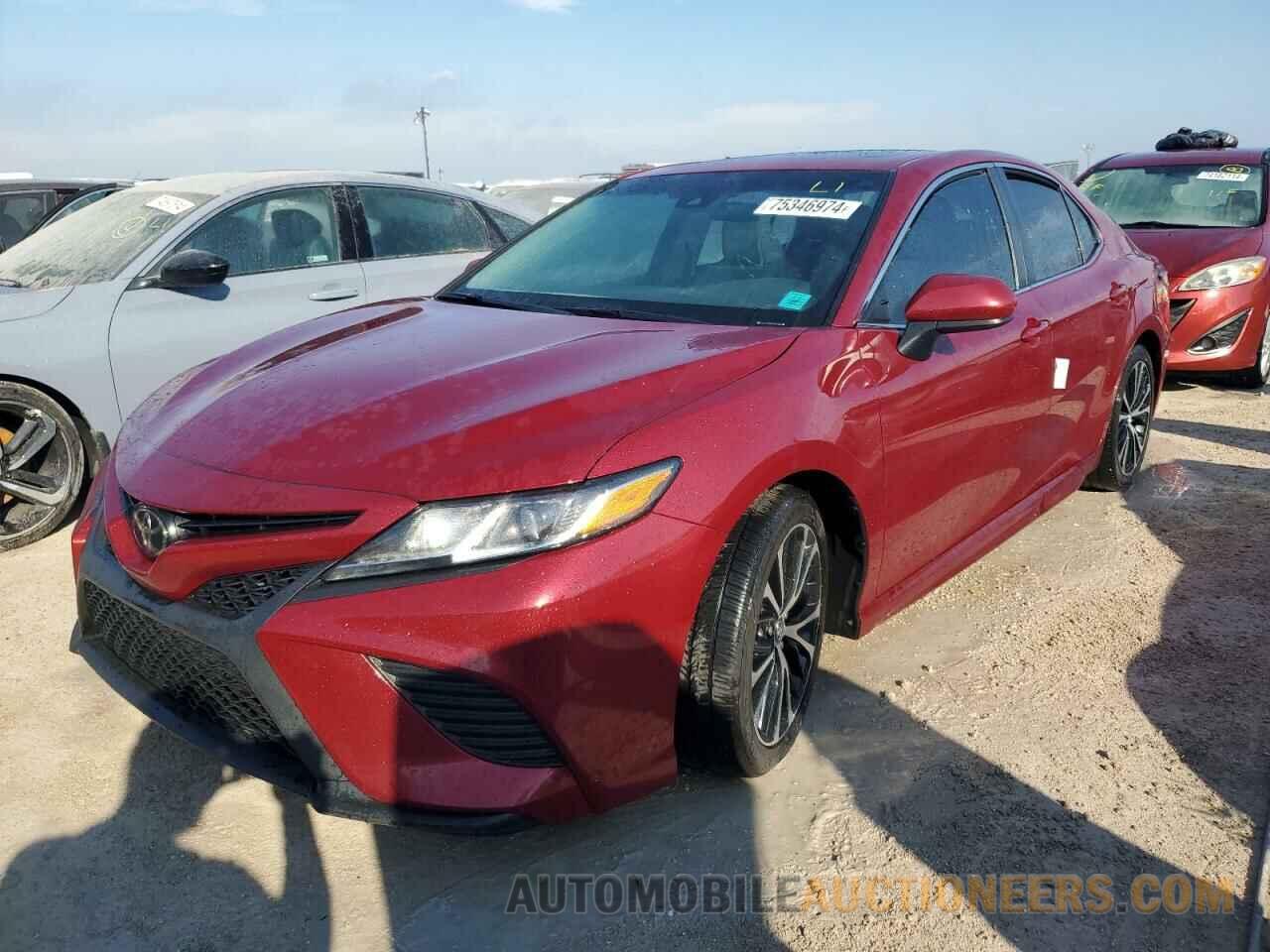 4T1B11HK8JU562865 TOYOTA CAMRY 2018