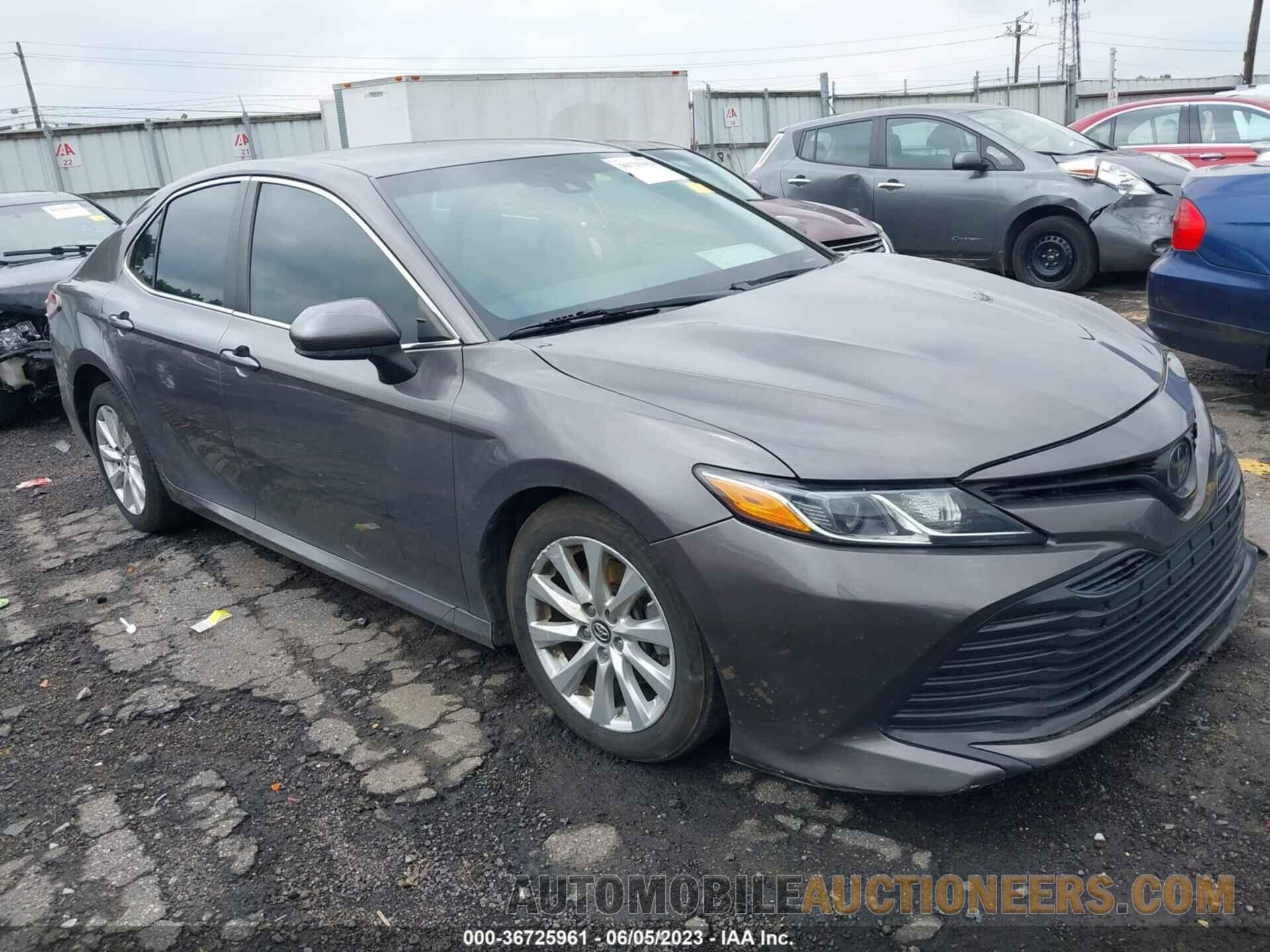 4T1B11HK8JU563417 TOYOTA CAMRY 2018