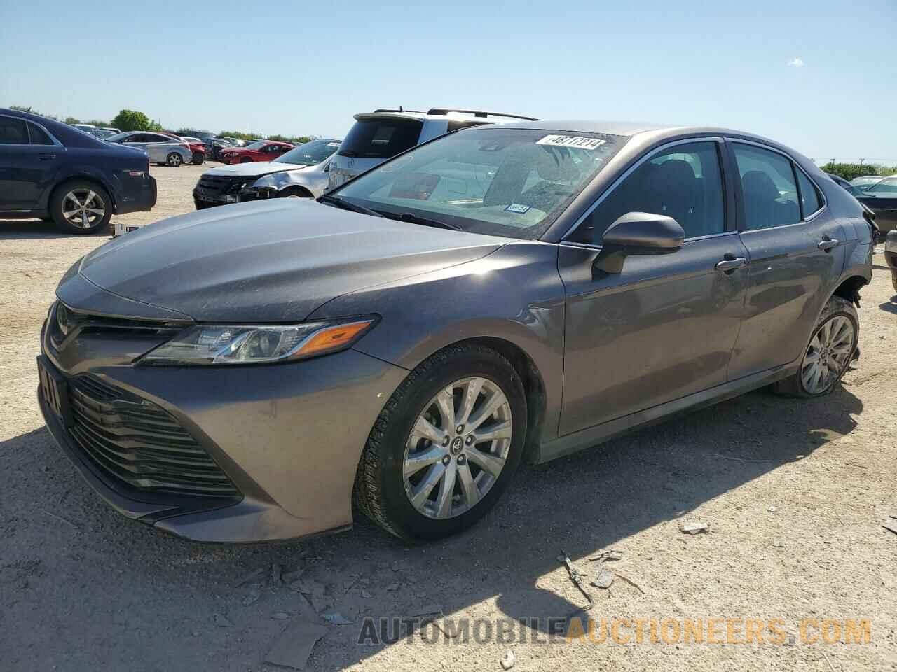 4T1B11HK8JU565104 TOYOTA CAMRY 2018