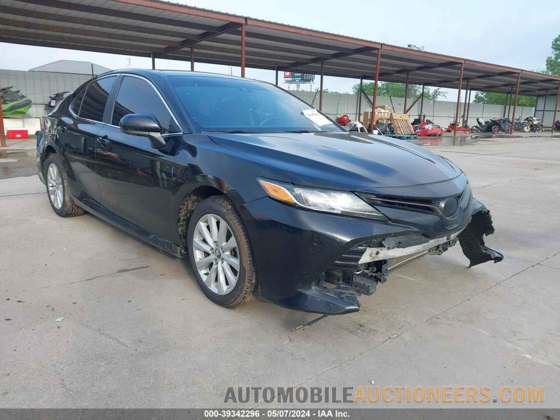 4T1B11HK8JU565538 TOYOTA CAMRY 2018