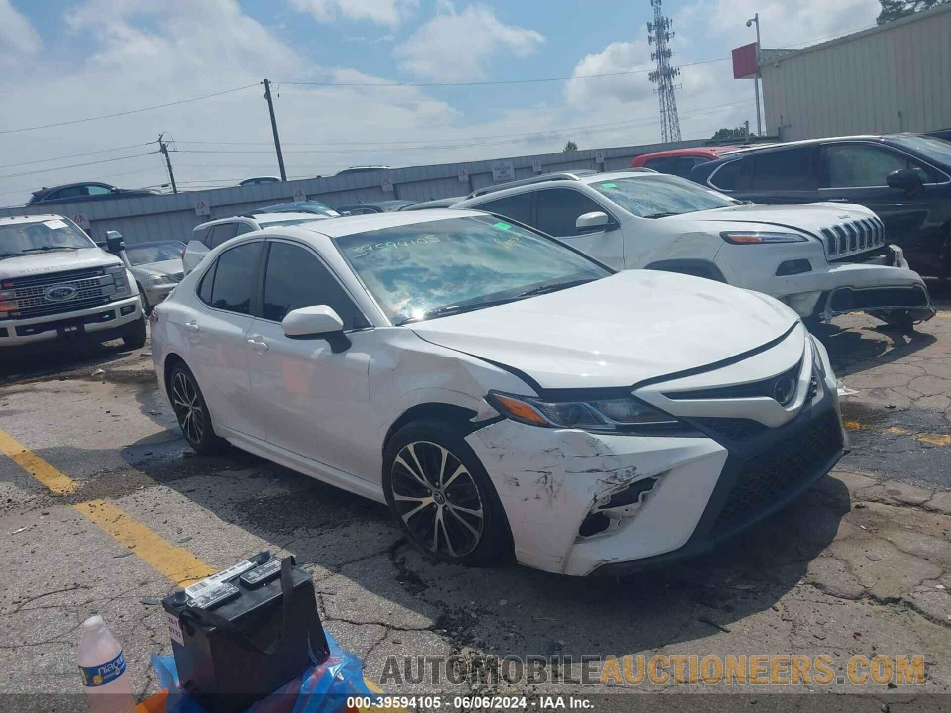 4T1B11HK8JU567306 TOYOTA CAMRY 2018