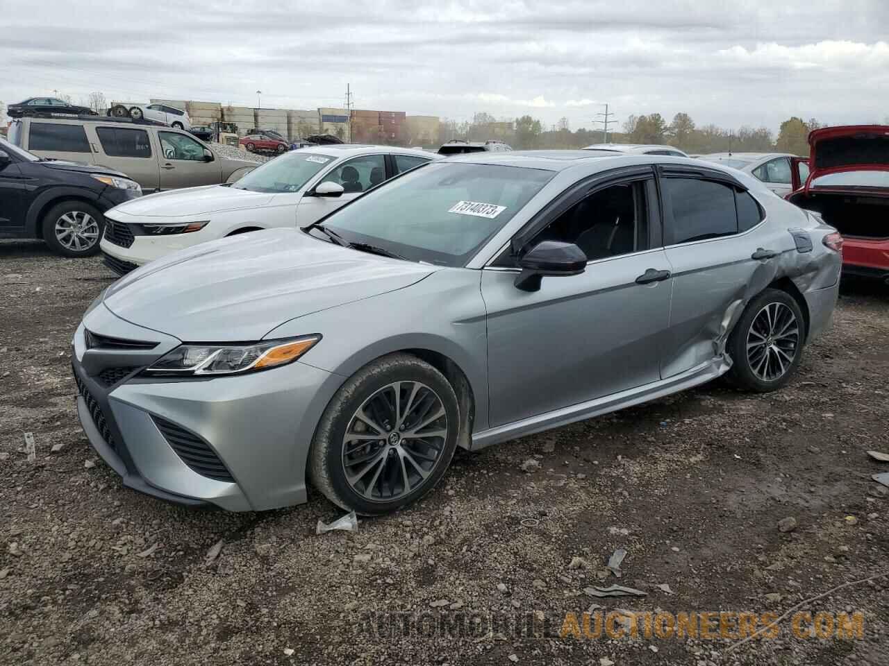 4T1B11HK8JU567824 TOYOTA CAMRY 2018