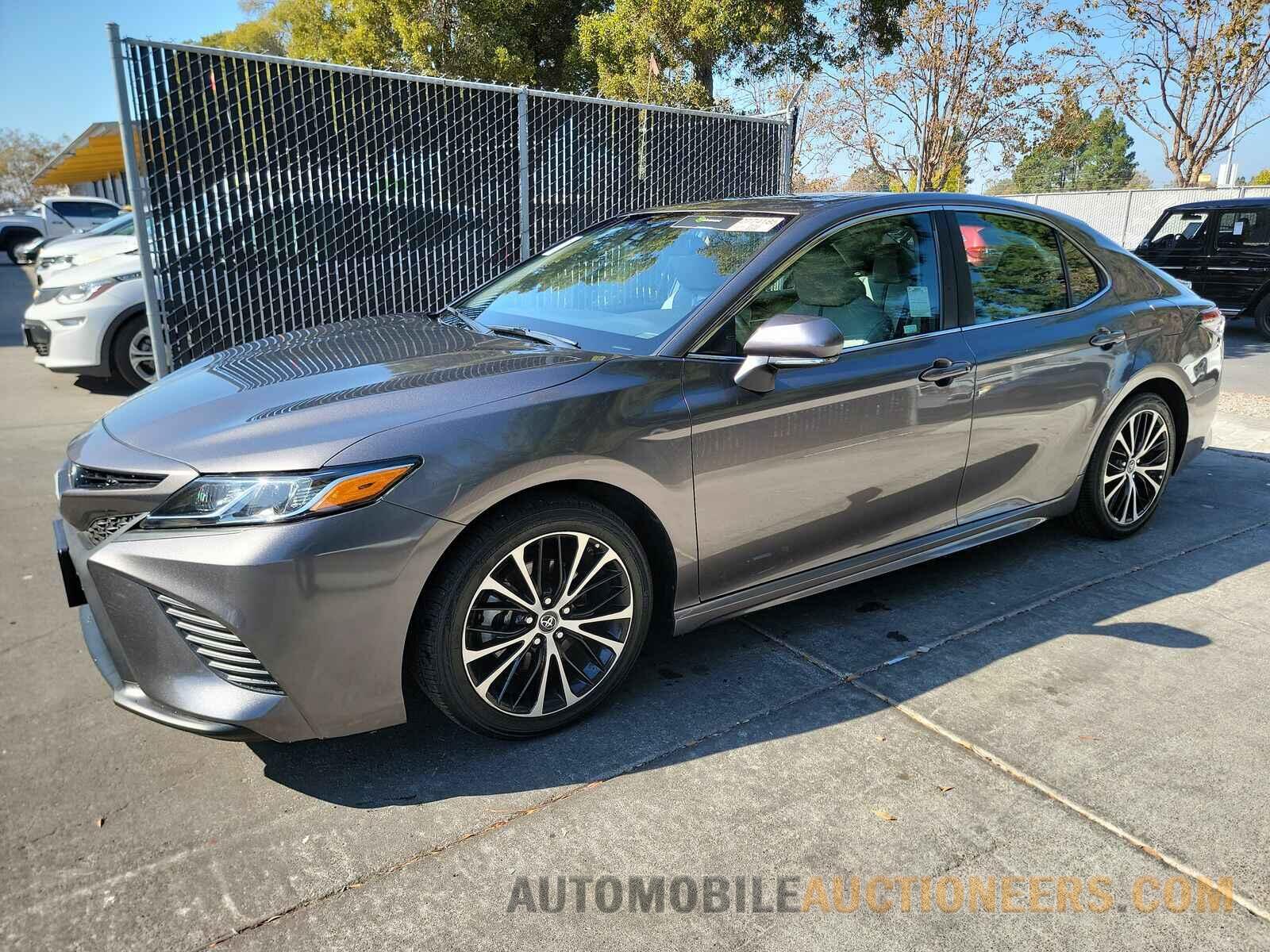 4T1B11HK8JU569234 Toyota Camry 2018