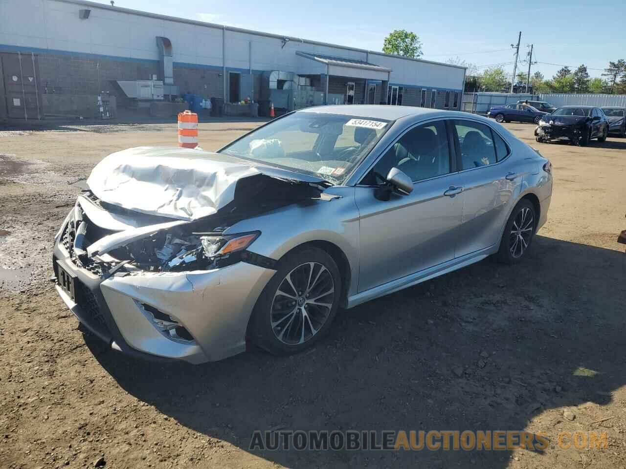 4T1B11HK8JU569668 TOYOTA CAMRY 2018