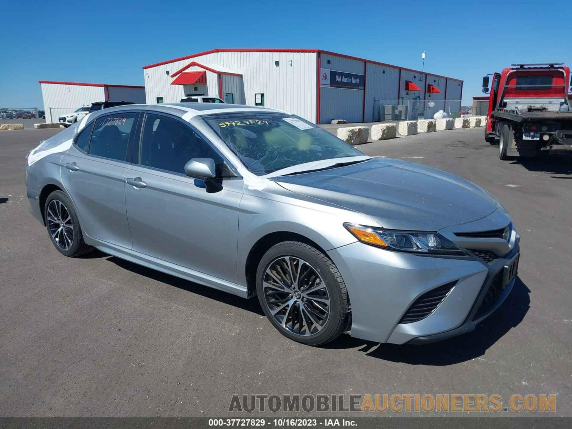 4T1B11HK8JU570707 TOYOTA CAMRY 2018