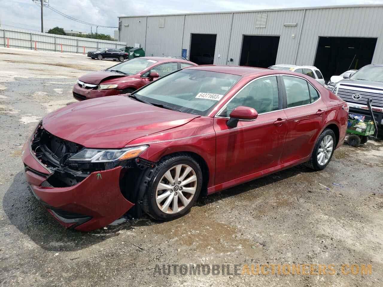 4T1B11HK8JU571405 TOYOTA CAMRY 2018