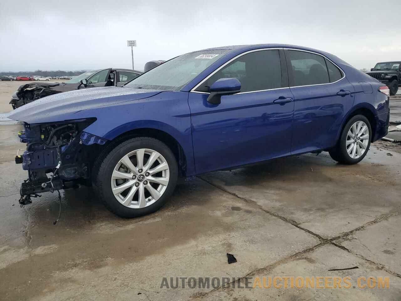 4T1B11HK8JU572036 TOYOTA CAMRY 2018