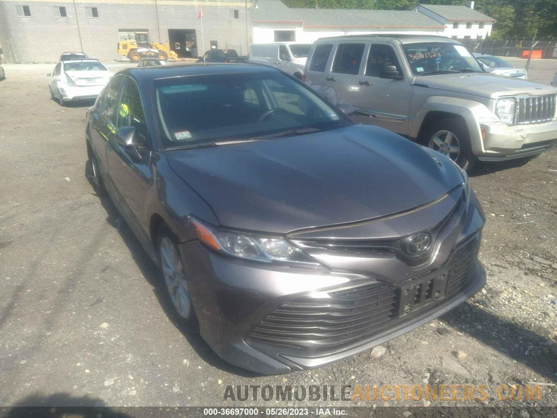 4T1B11HK8JU572117 TOYOTA CAMRY 2018