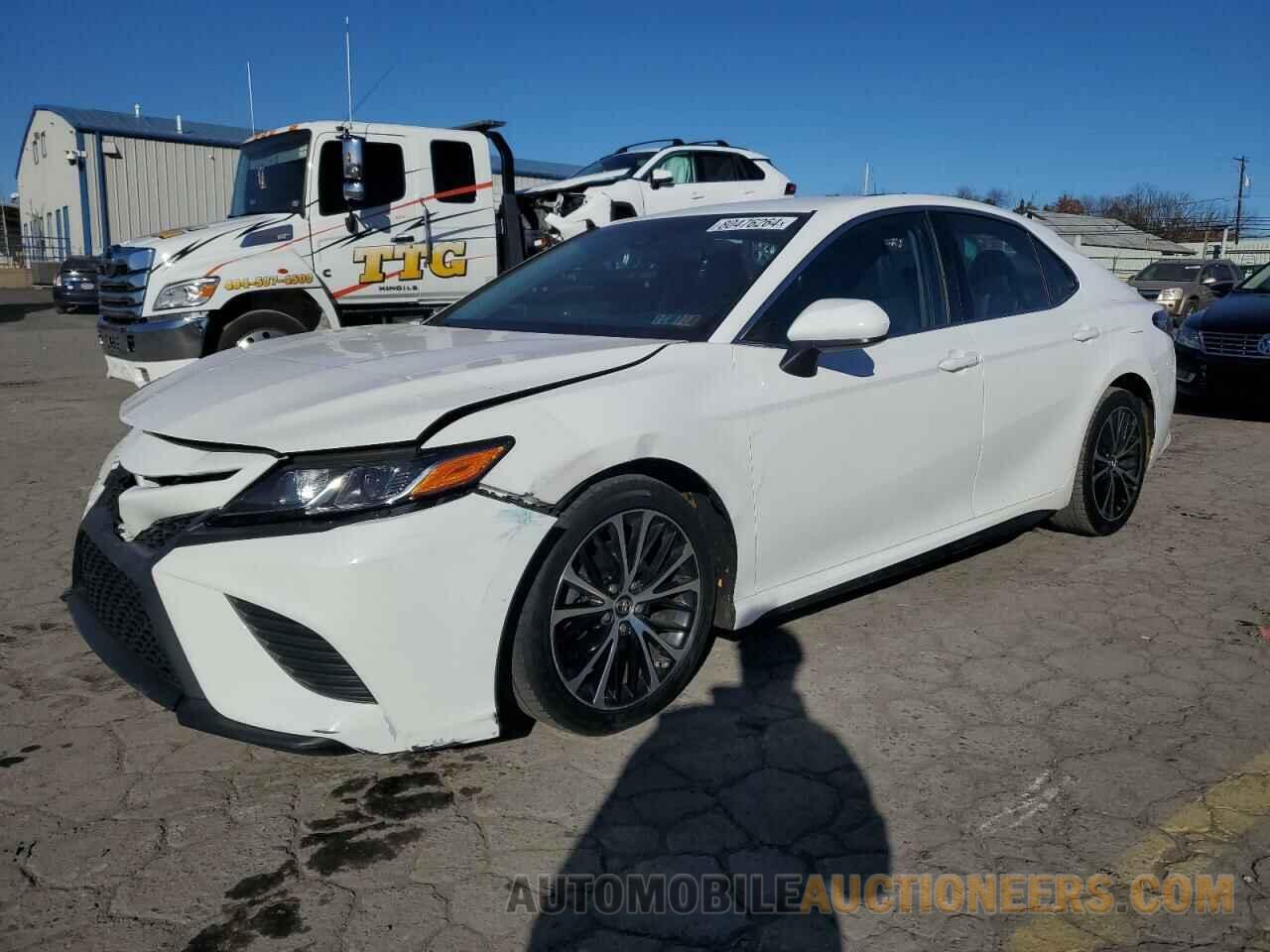 4T1B11HK8JU572182 TOYOTA CAMRY 2018