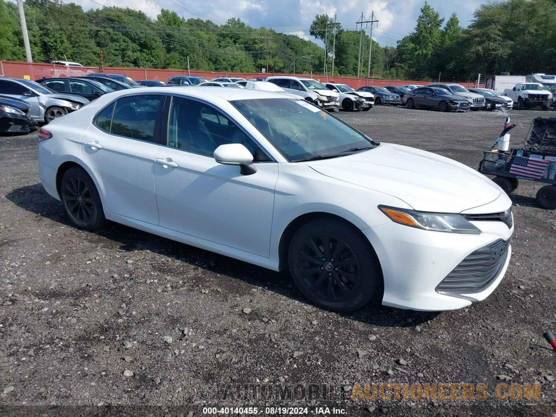 4T1B11HK8JU573610 TOYOTA CAMRY 2018