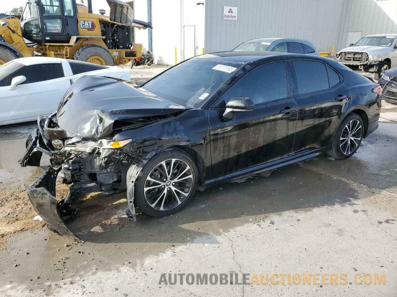 4T1B11HK8JU573770 TOYOTA CAMRY 2018