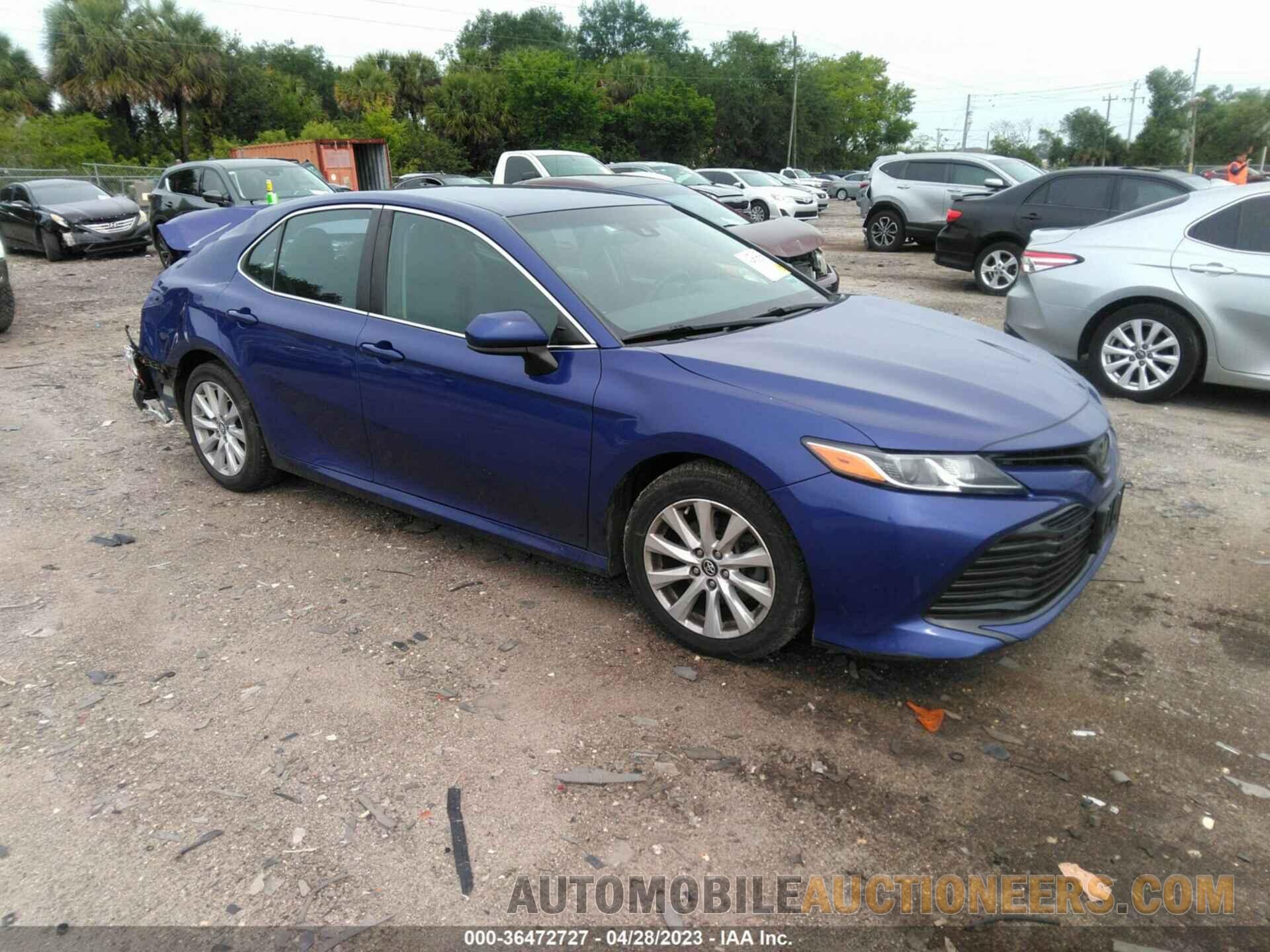 4T1B11HK8JU575700 TOYOTA CAMRY 2018