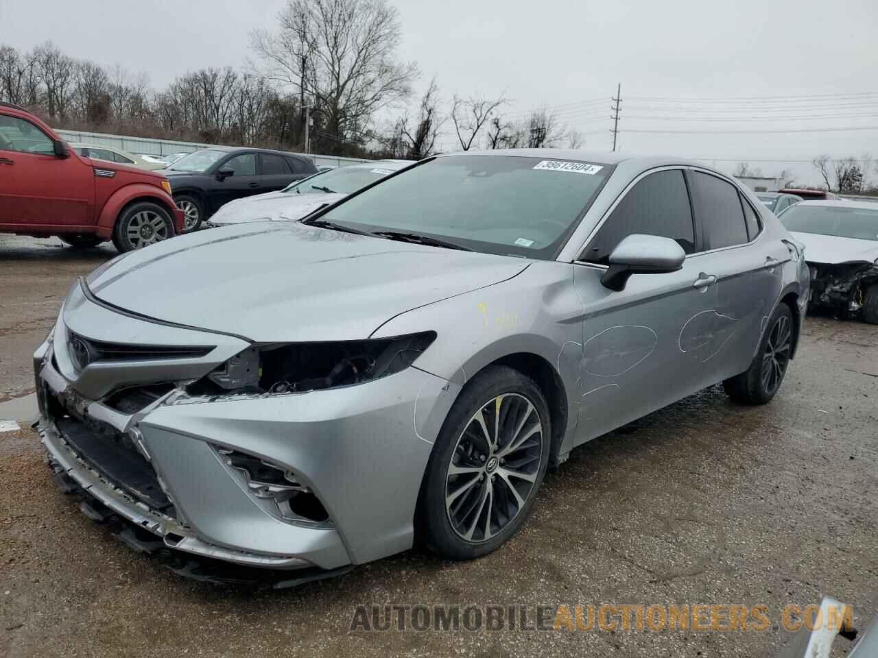 4T1B11HK8JU577530 TOYOTA CAMRY 2018