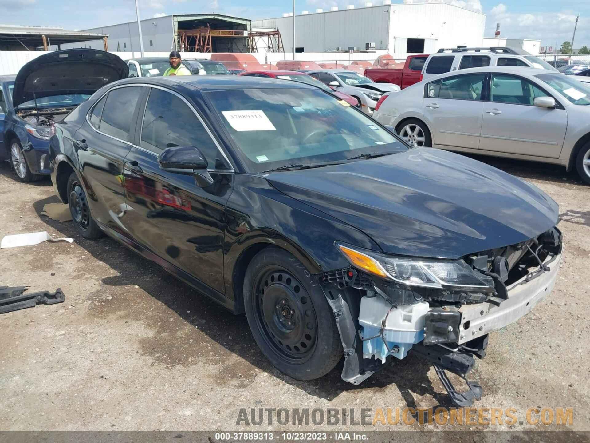 4T1B11HK8JU580265 TOYOTA CAMRY 2018