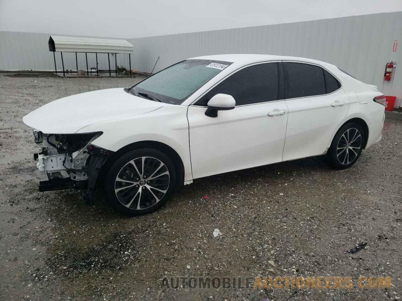 4T1B11HK8JU580573 TOYOTA CAMRY 2018