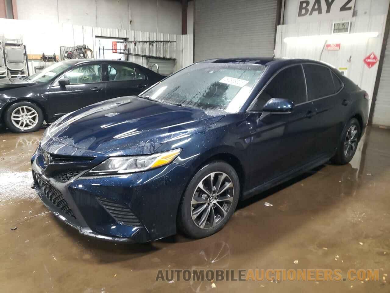 4T1B11HK8JU581920 TOYOTA CAMRY 2018