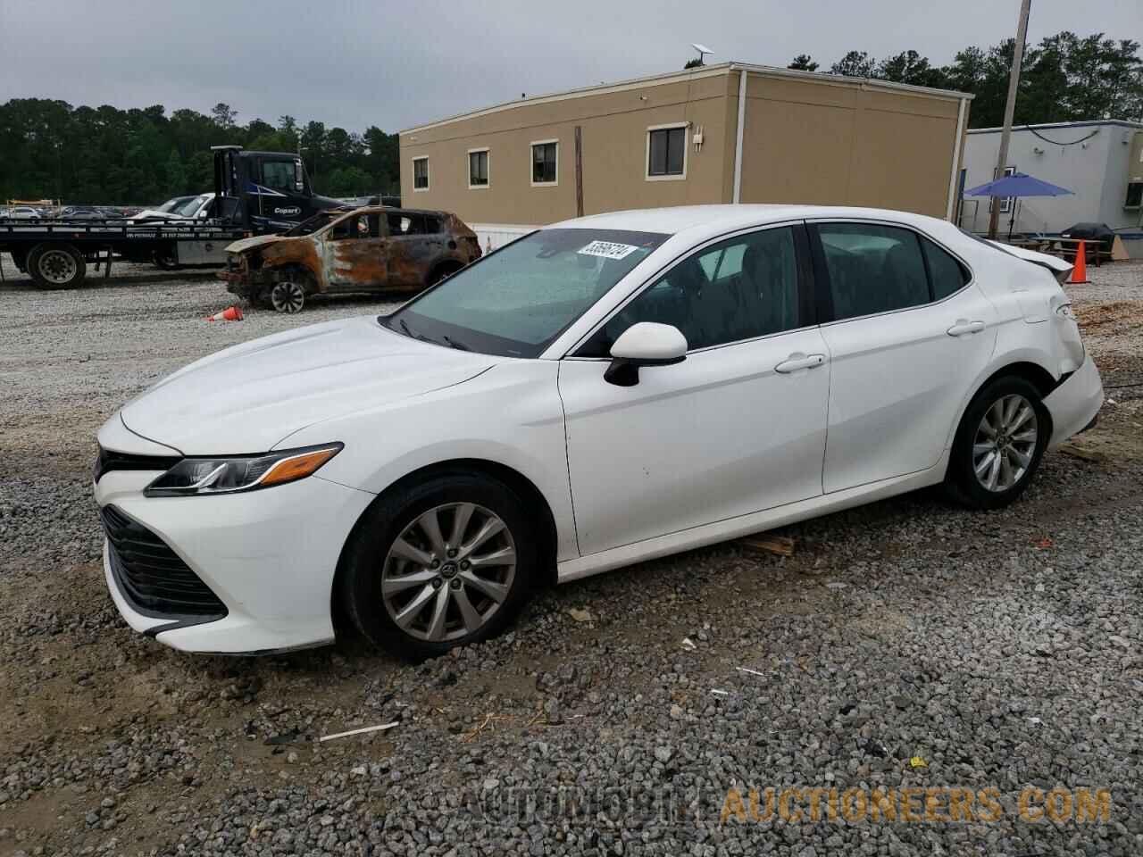 4T1B11HK8JU583053 TOYOTA CAMRY 2018