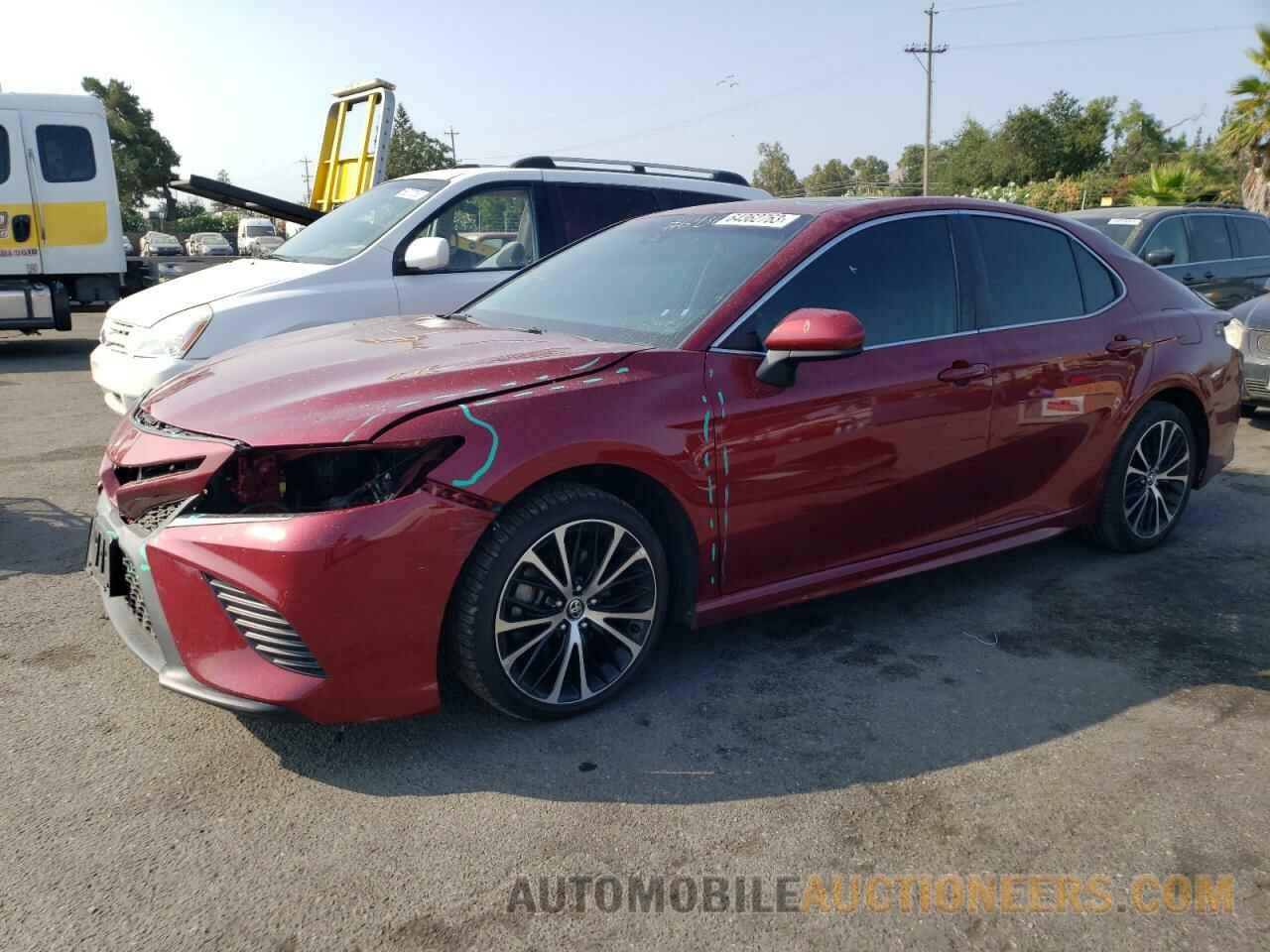 4T1B11HK8JU583425 TOYOTA CAMRY 2018