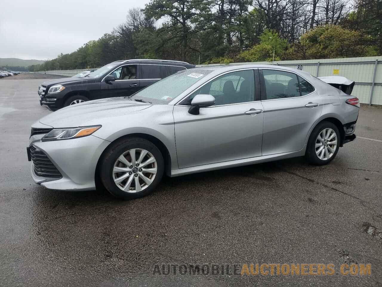 4T1B11HK8JU584056 TOYOTA CAMRY 2018