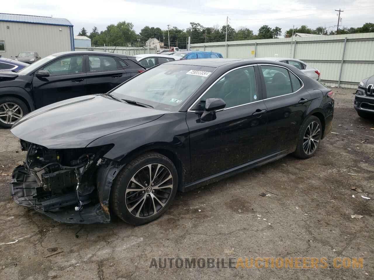 4T1B11HK8JU584462 TOYOTA CAMRY 2018