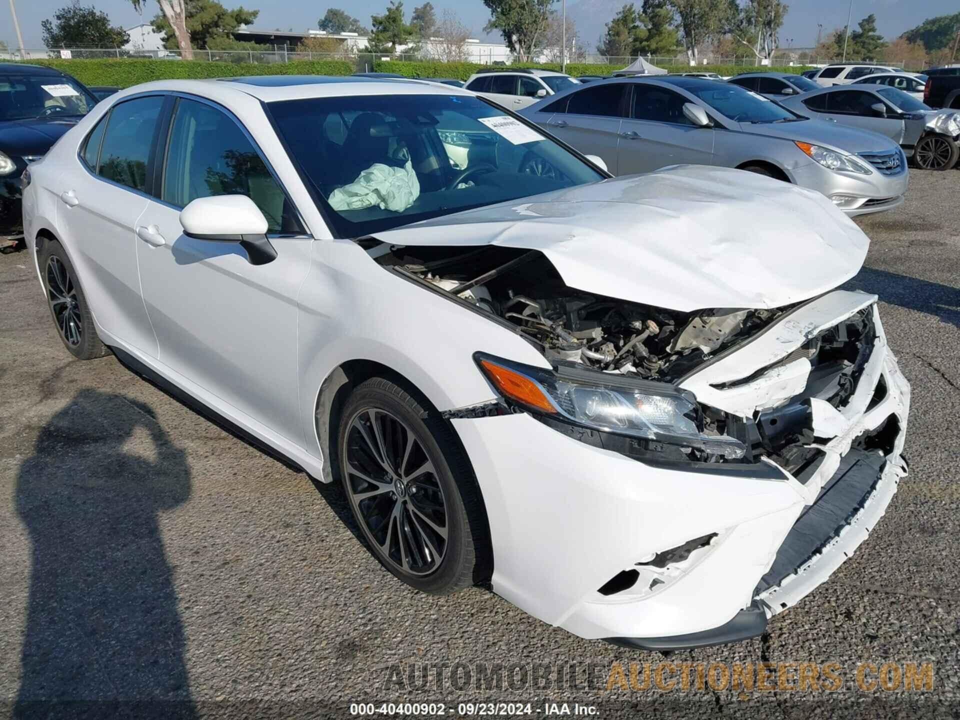 4T1B11HK8JU585577 TOYOTA CAMRY 2018