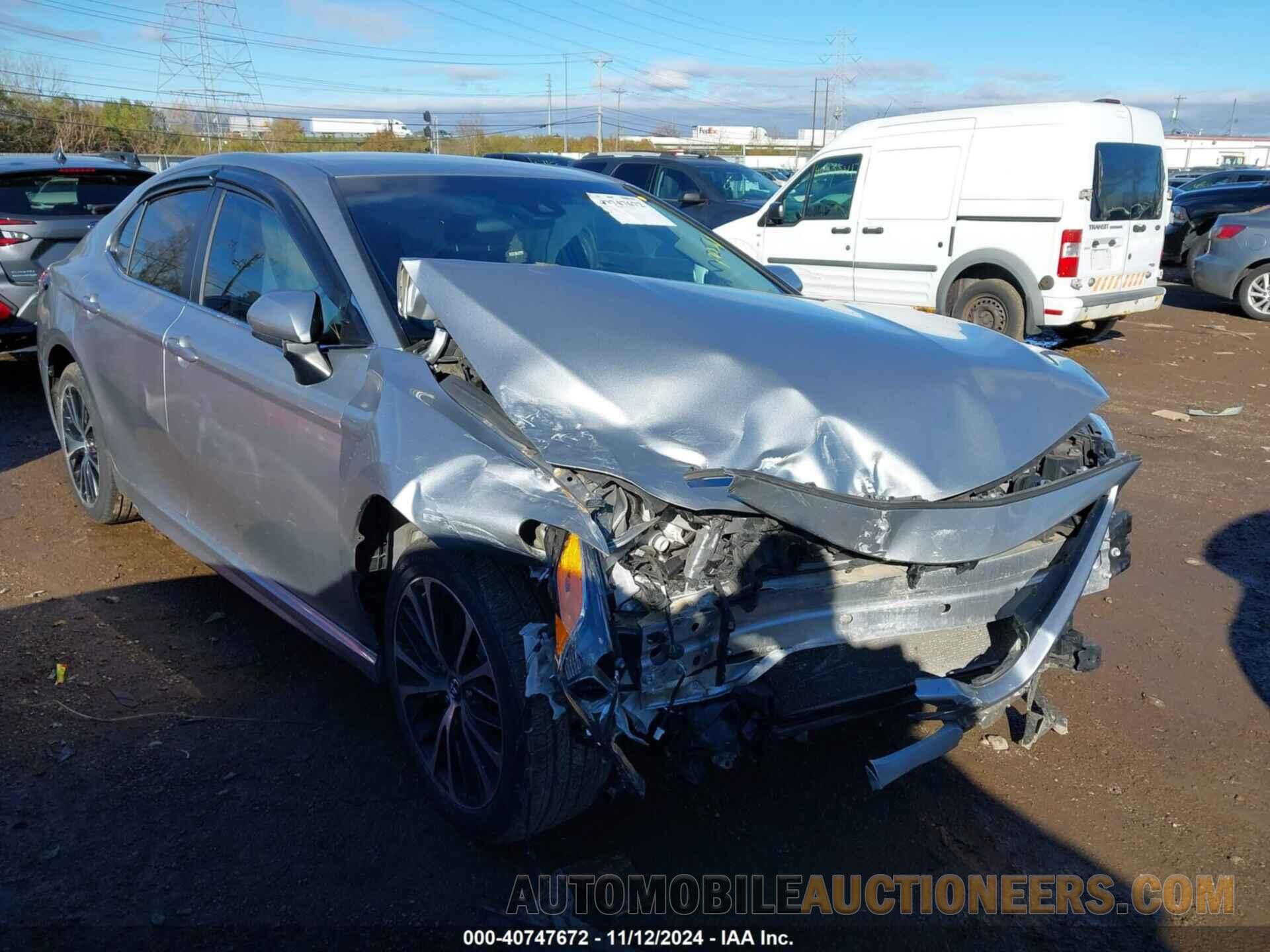 4T1B11HK8JU587877 TOYOTA CAMRY 2018