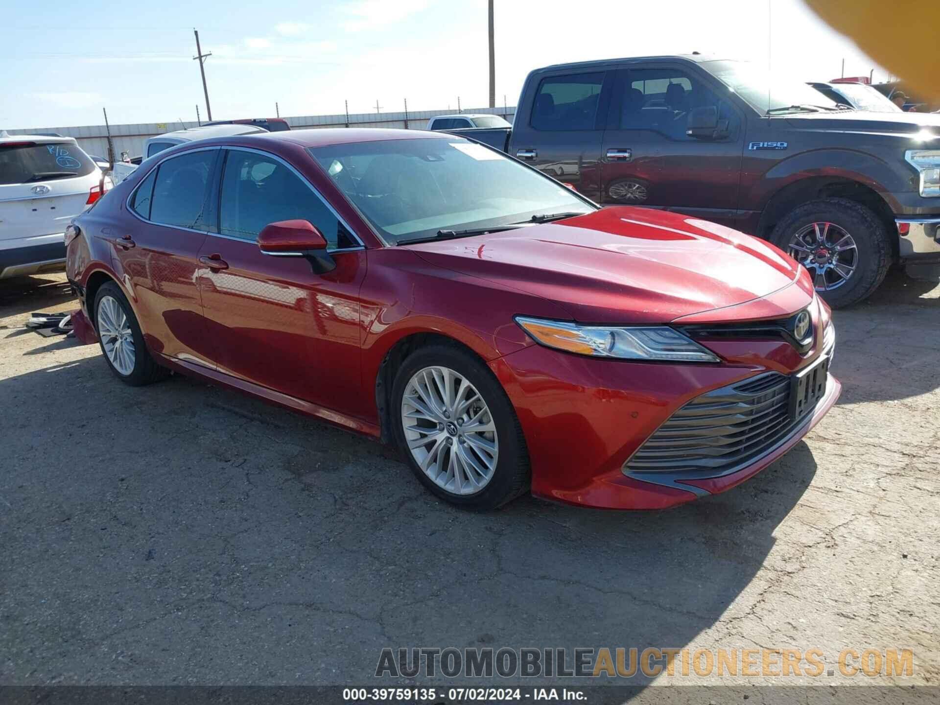 4T1B11HK8JU588012 TOYOTA CAMRY 2018