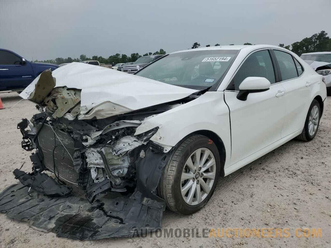 4T1B11HK8JU589533 TOYOTA CAMRY 2018