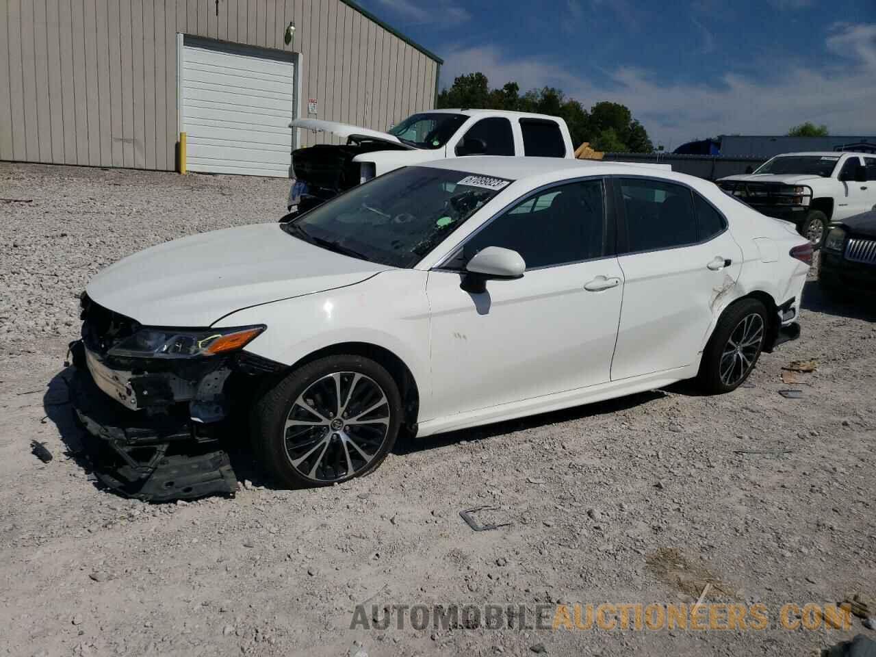 4T1B11HK8JU591265 TOYOTA CAMRY 2018