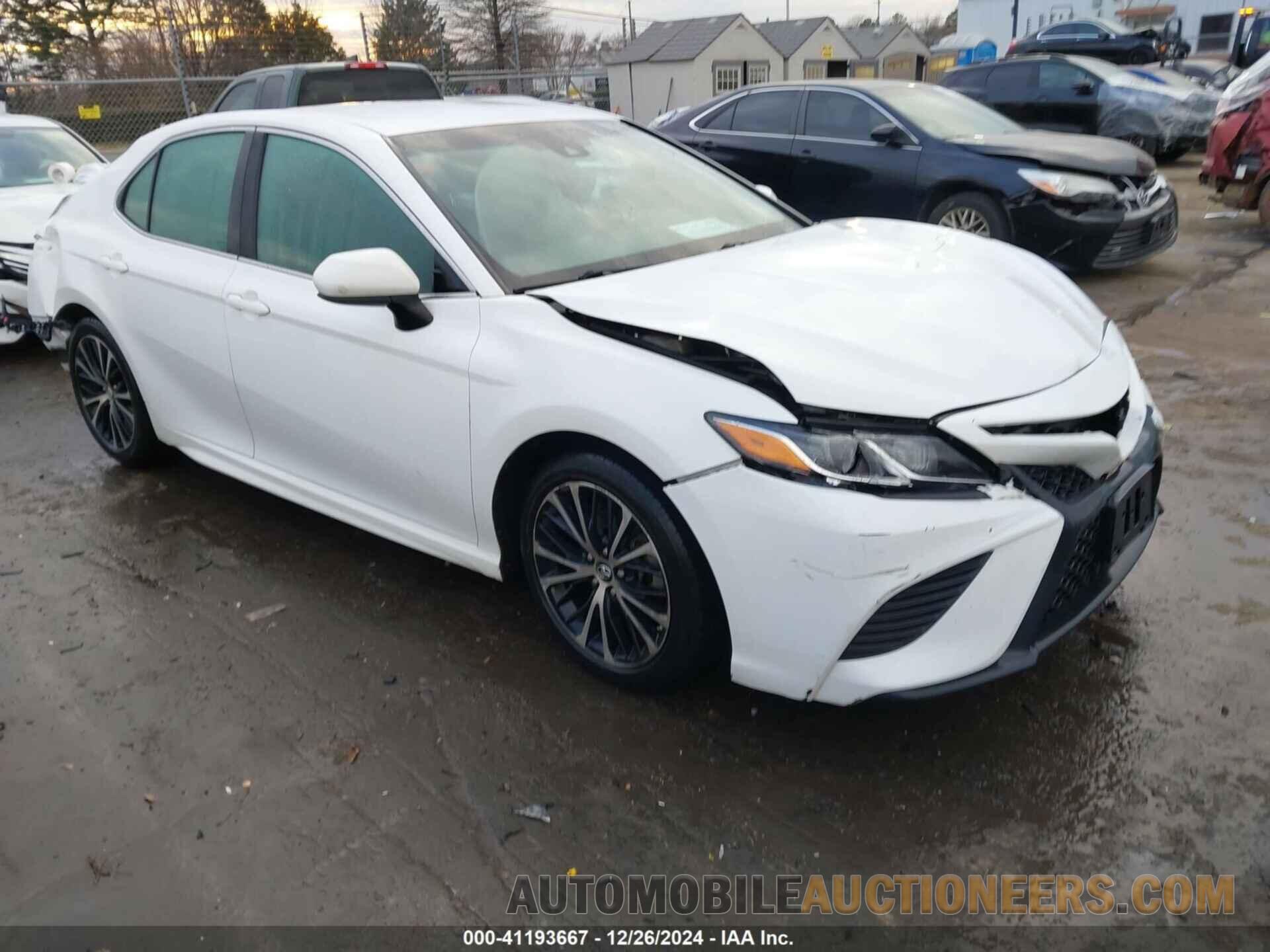 4T1B11HK8JU595803 TOYOTA CAMRY 2018