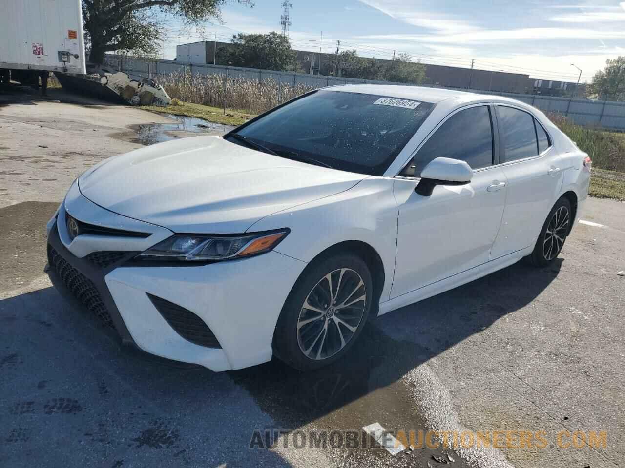 4T1B11HK8JU596188 TOYOTA CAMRY 2018