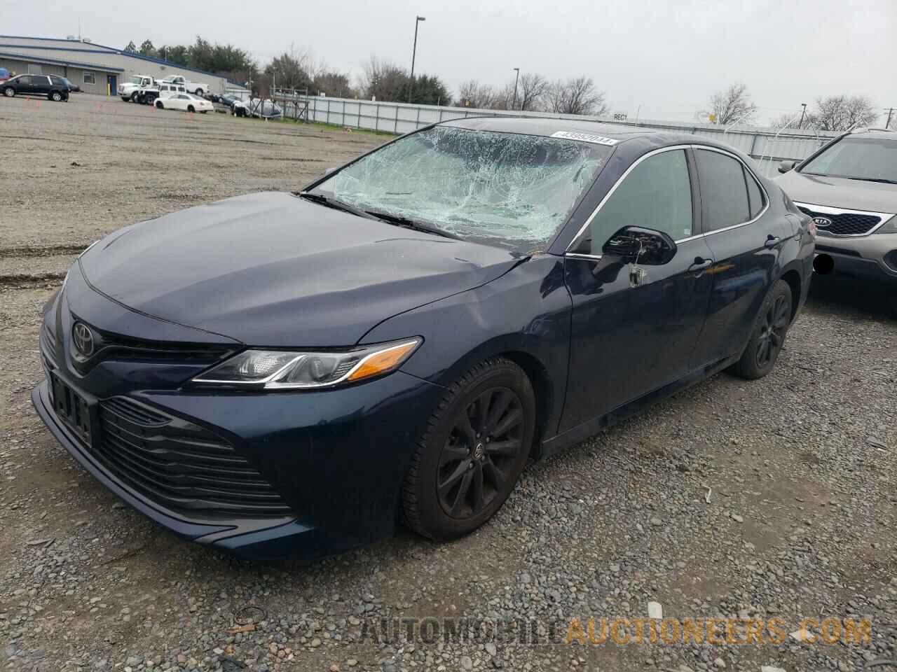 4T1B11HK8JU597292 TOYOTA CAMRY 2018