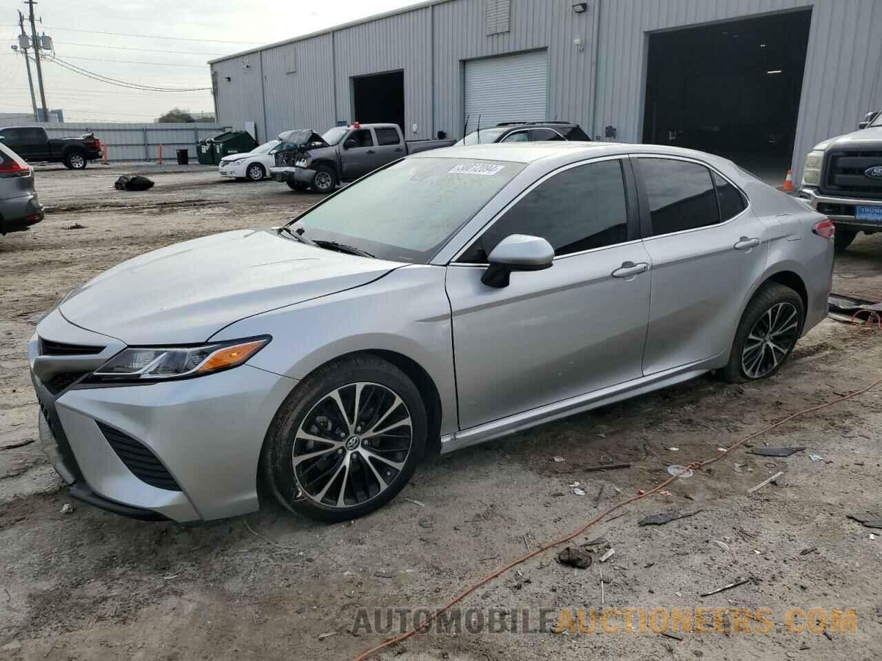 4T1B11HK8JU597874 TOYOTA CAMRY 2018