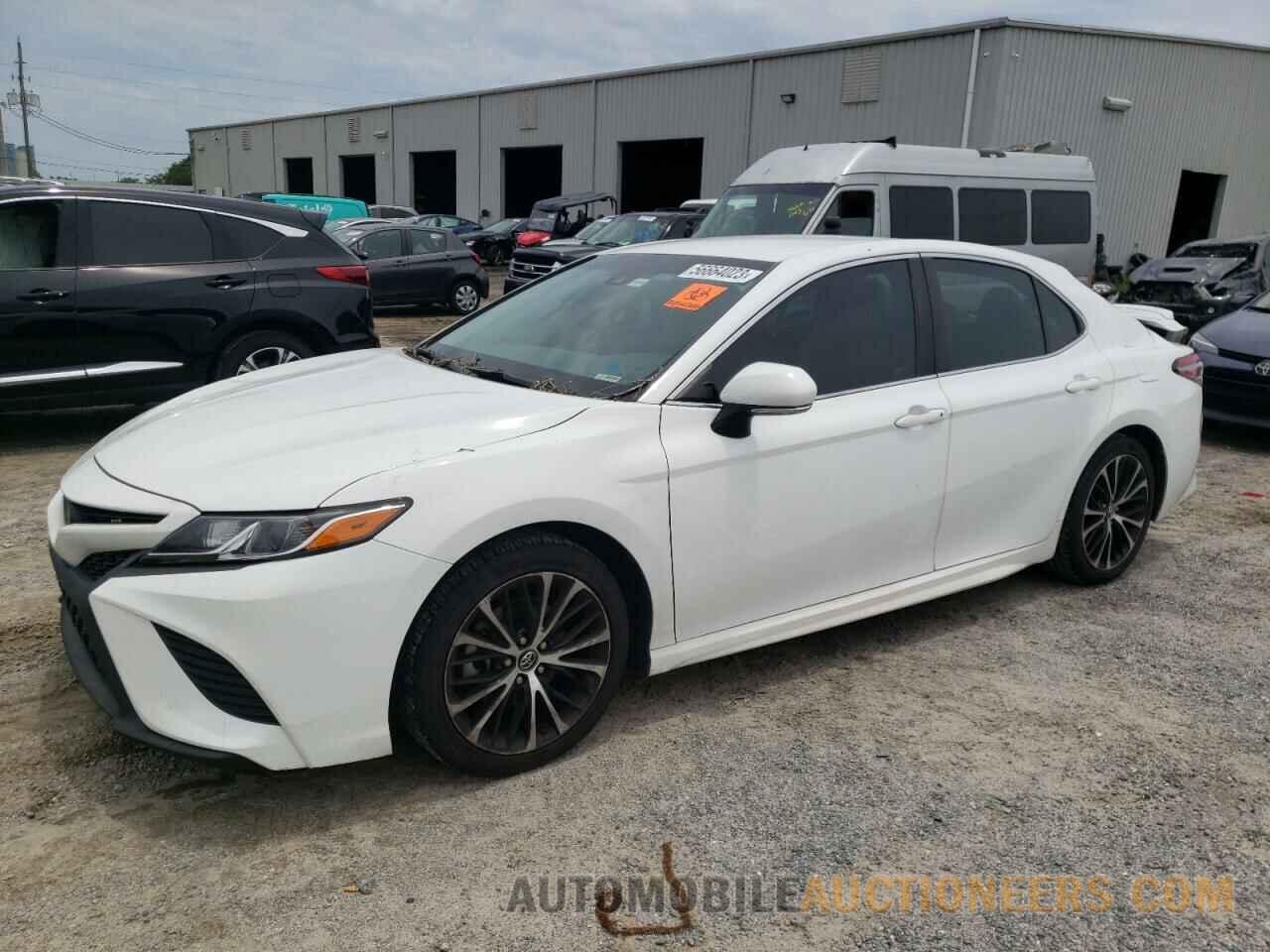 4T1B11HK8JU598457 TOYOTA CAMRY 2018