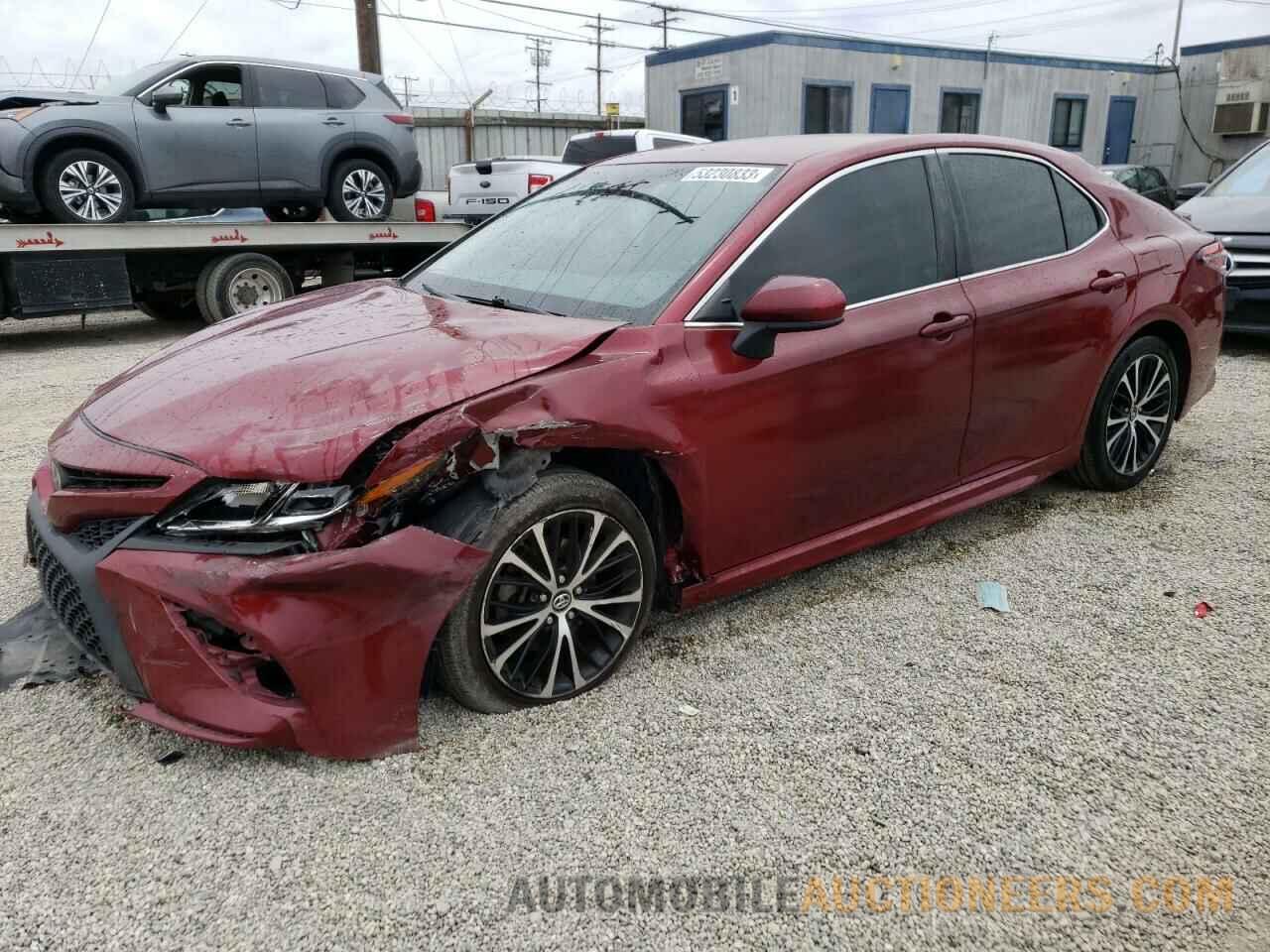 4T1B11HK8JU600174 TOYOTA CAMRY 2018