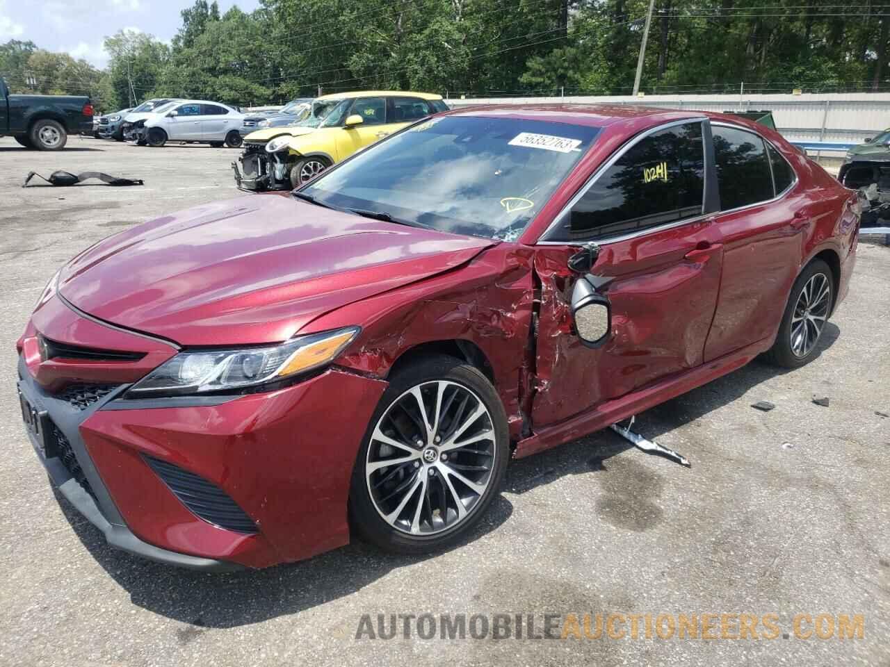 4T1B11HK8JU600319 TOYOTA CAMRY 2018