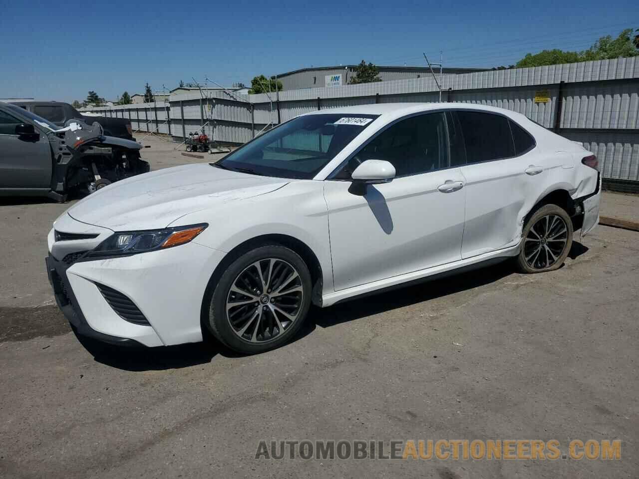 4T1B11HK8JU605715 TOYOTA CAMRY 2018