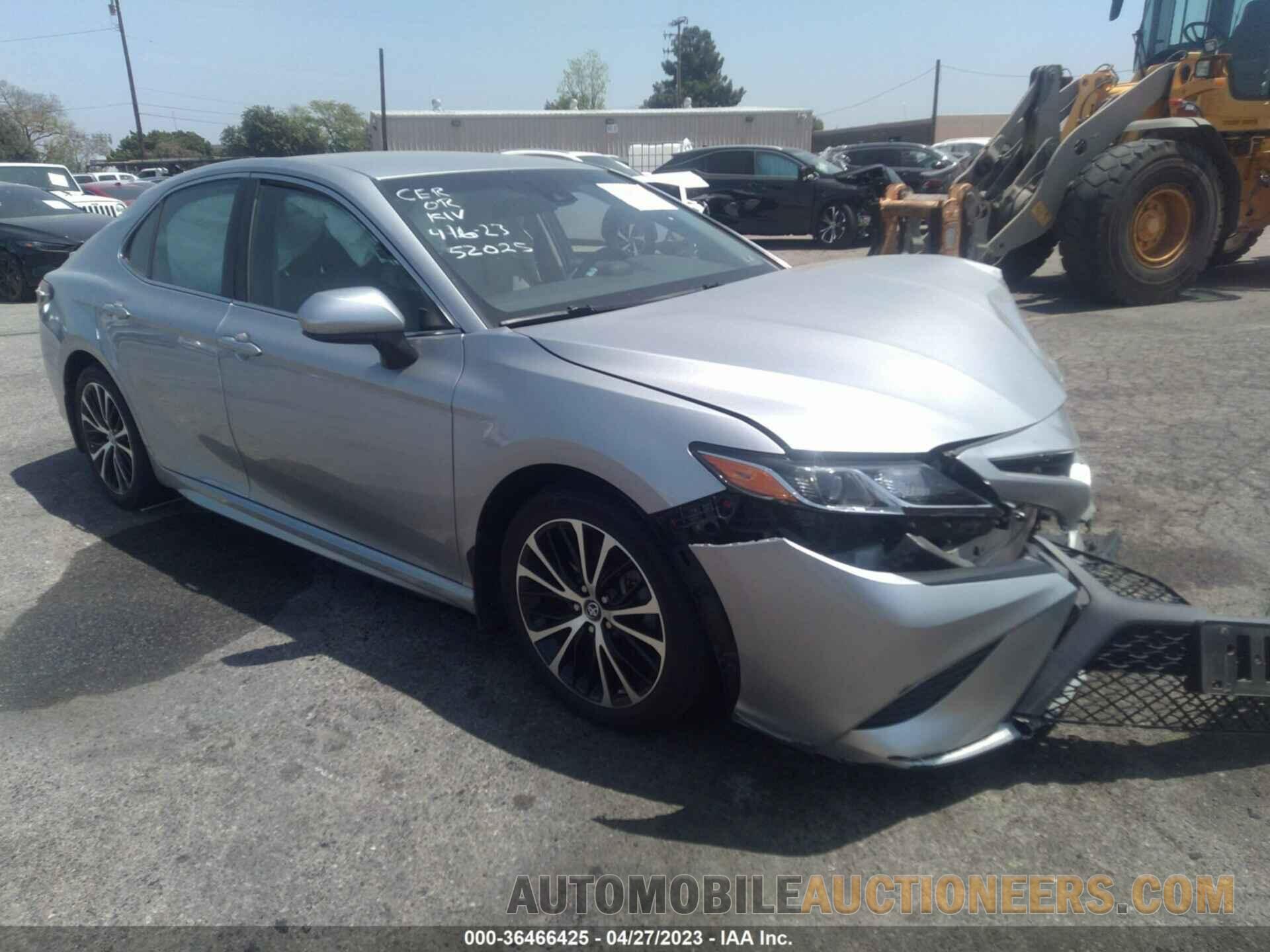 4T1B11HK8JU607156 TOYOTA CAMRY 2018