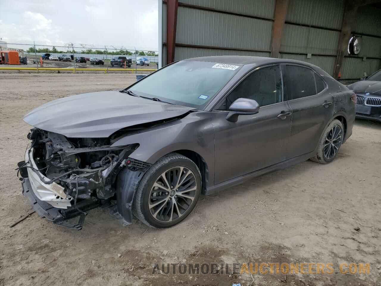 4T1B11HK8JU608260 TOYOTA CAMRY 2018