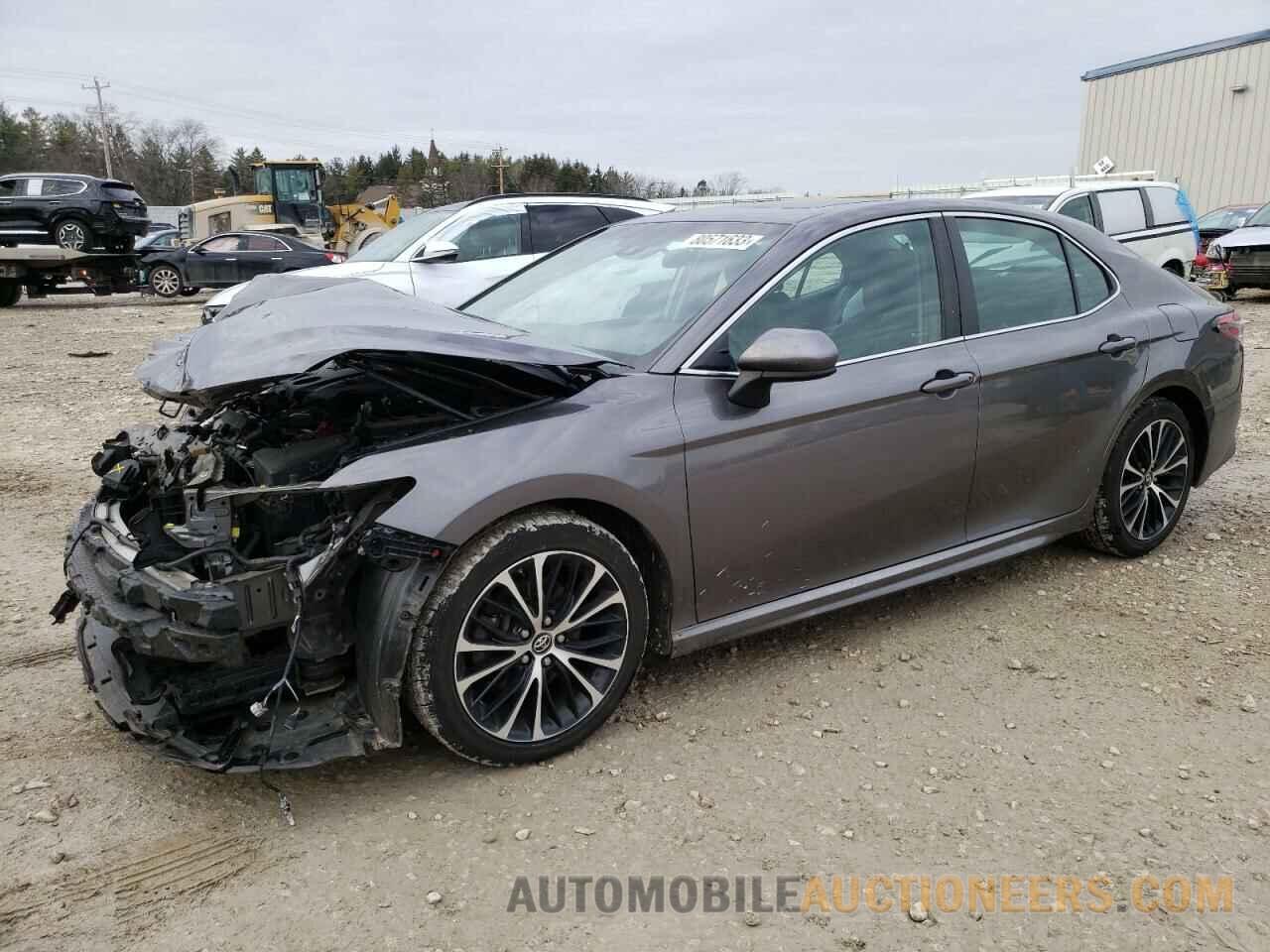 4T1B11HK8JU610428 TOYOTA CAMRY 2018