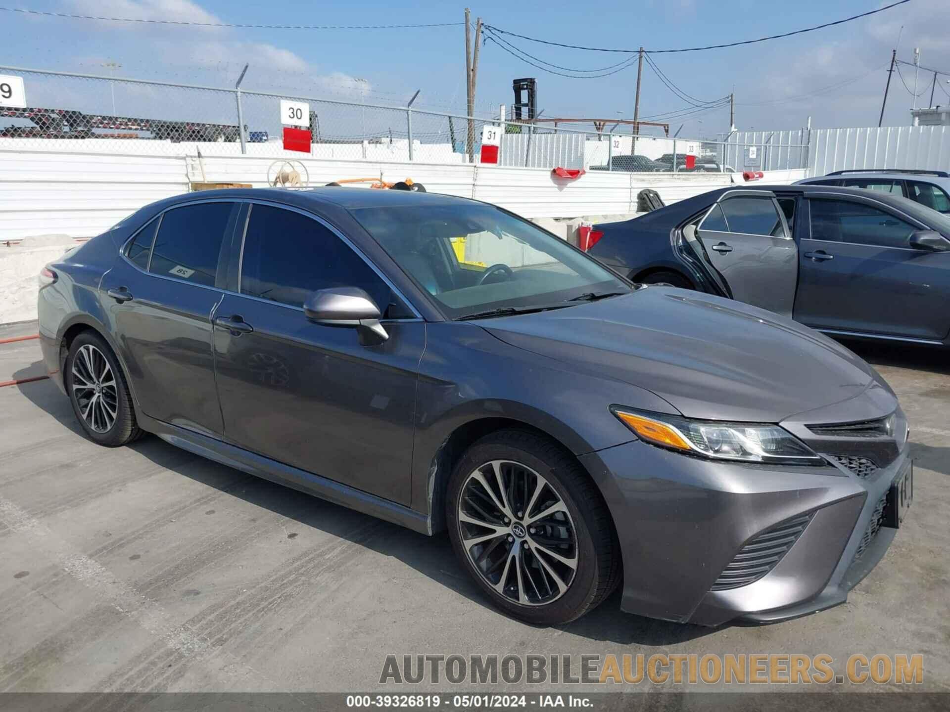 4T1B11HK8JU613054 TOYOTA CAMRY 2018